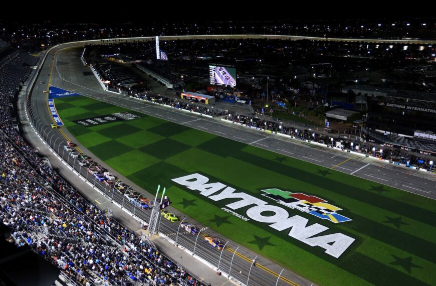 Klasszikus, utolsó körös tömegbukással indult a NASCAR-szezon