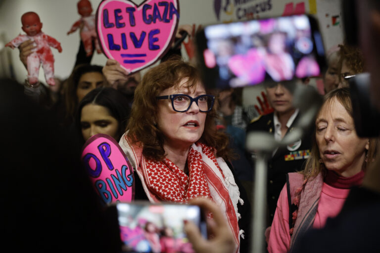 Politikai aktivizmusa miatt kap kevesebb szerepet Susan Sarandon?