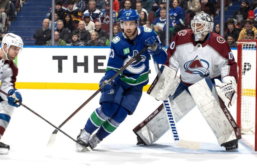 Hatalmas fordítás a nyugati NHL-rangadón