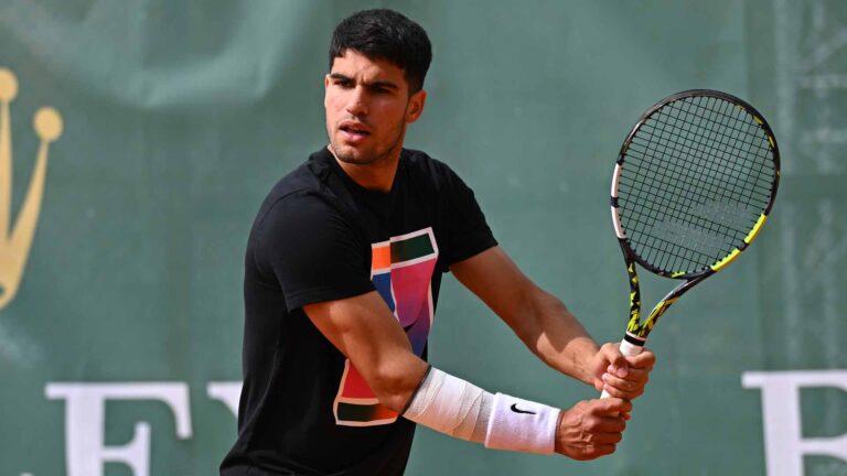 Alcaraz hozta a kötelezőt, Gálfi bravúros győzelmet aratott Wimbledonban