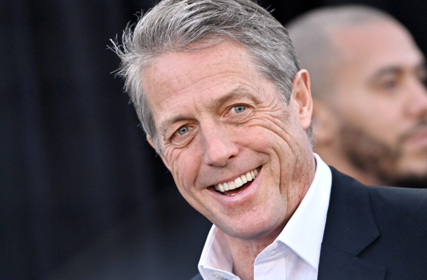 Hugh Grant kikelt az iskolában található túl sok digitális eszköz ellen