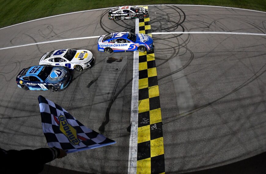 A fogadóirodáknál jelenleg három favoritja van a NASCAR-szezonnak