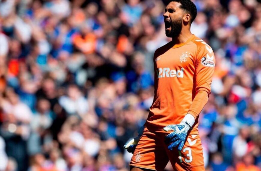 Marad a Premier League-ben a kiesett Sheffield kapusa