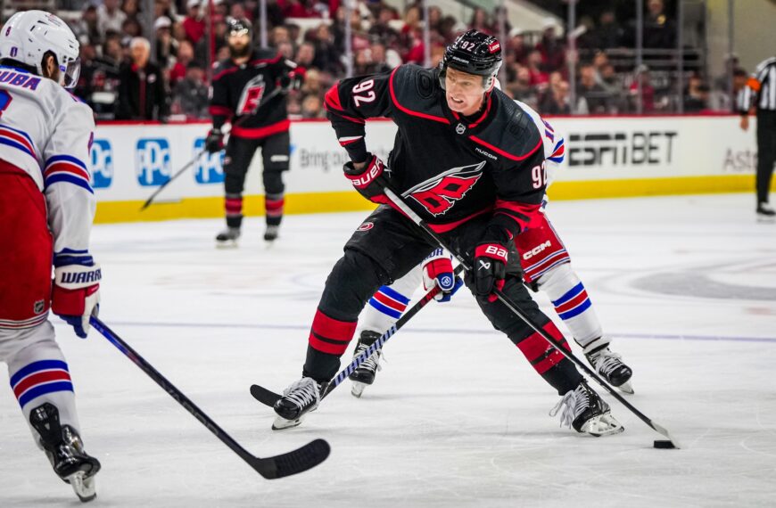 Kuznyecov szerződést bontott a Carolinával, és lehet, hogy elhagyja az NHL-t