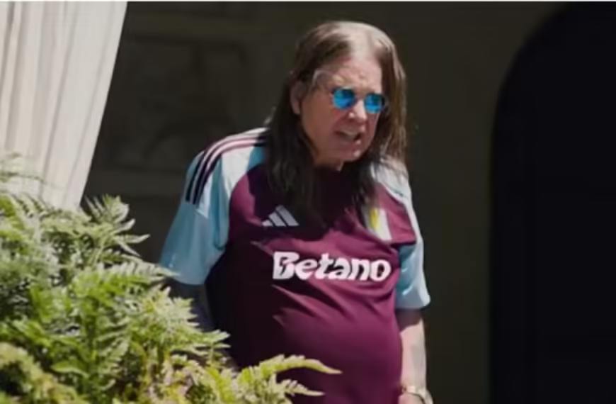 A fél Black Sabbath mutatja be az új Villa-mezt