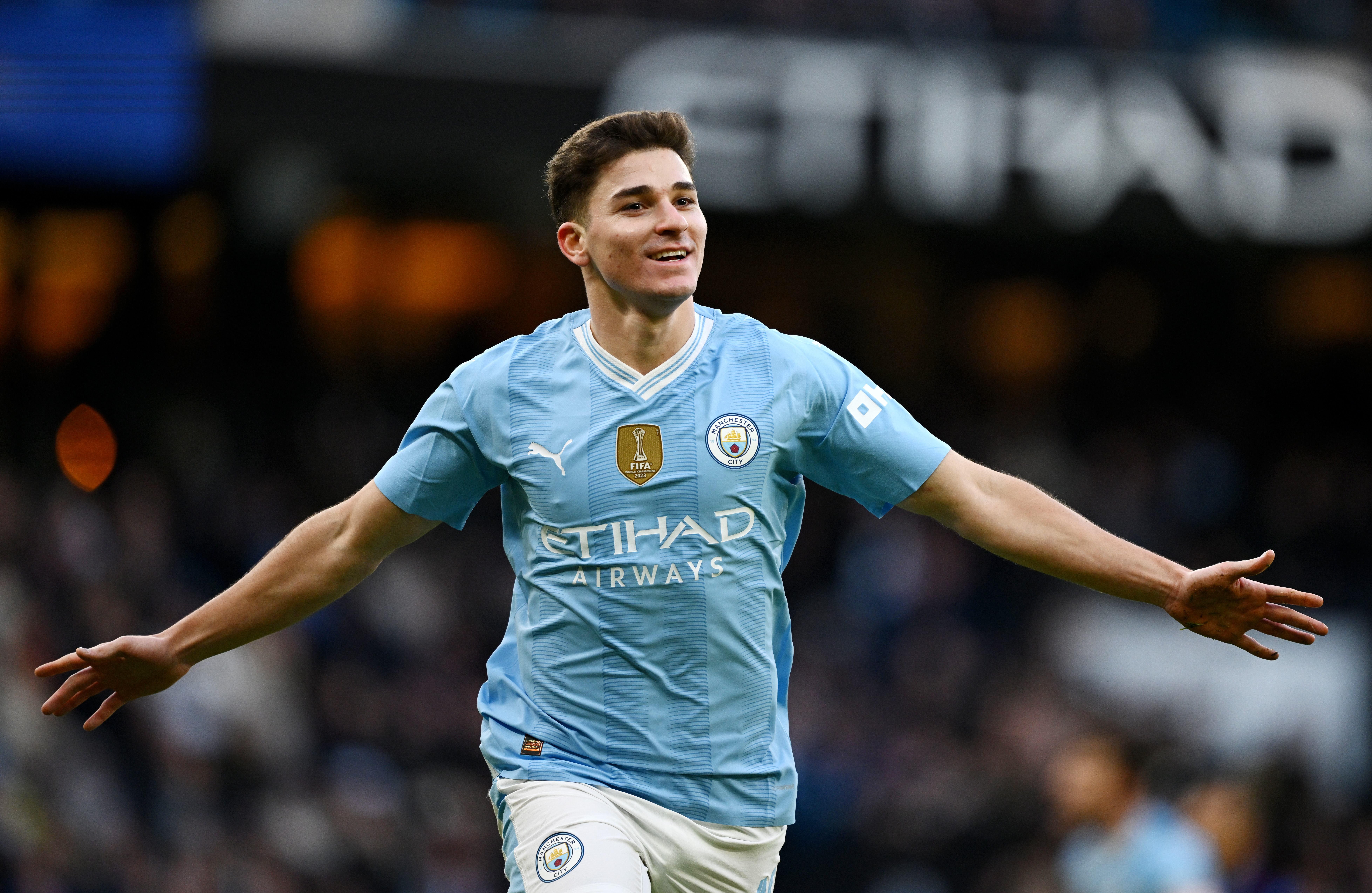 Klubrekordért eladja világbajnok csatárát a Manchester City