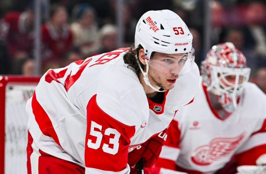 Magához láncolta fiatal sztárhátvédjét a Detroit Red Wings
