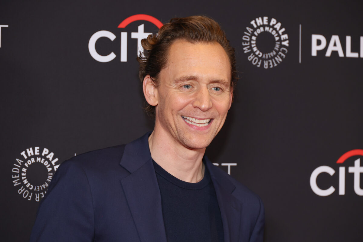 Tom Hiddlestont nem lehet nem szeretni, meg…