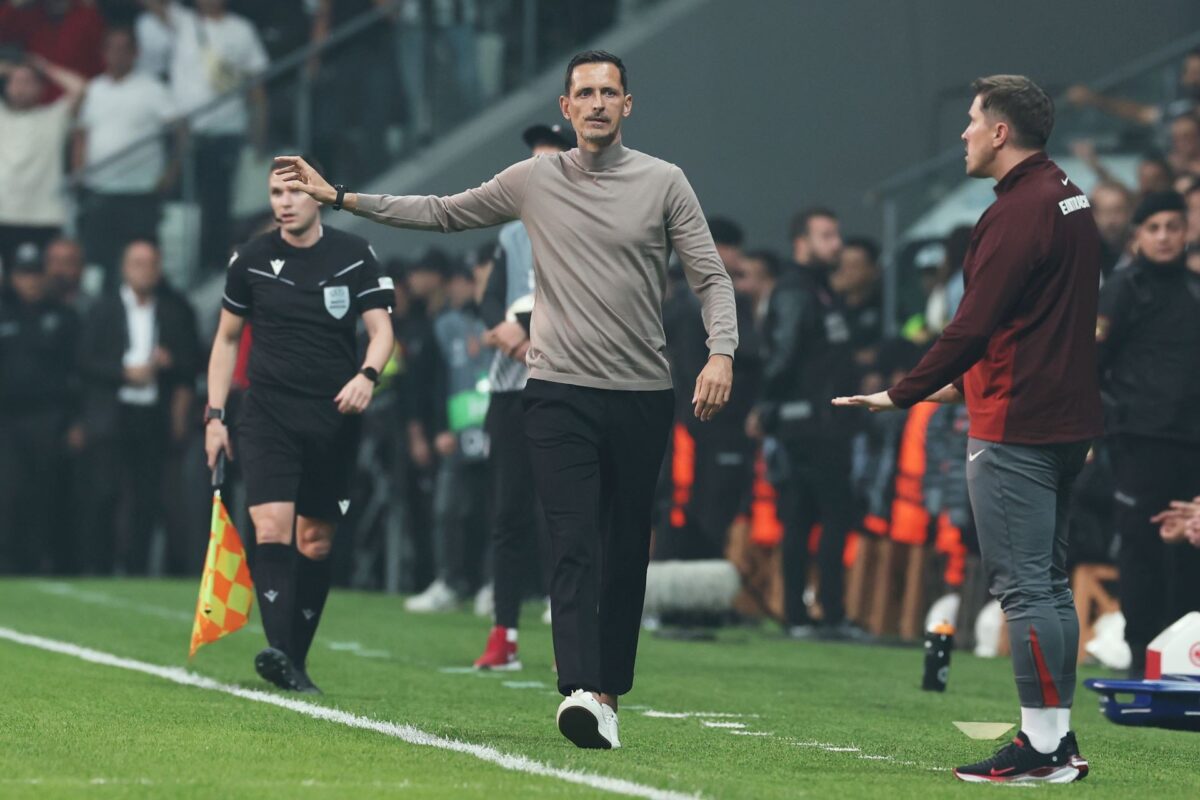 Szerződést hosszabbított a Frankfurt vezetőedzője