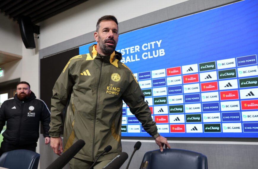 Van Nistelrooy első meccse a Leicester-kispadon