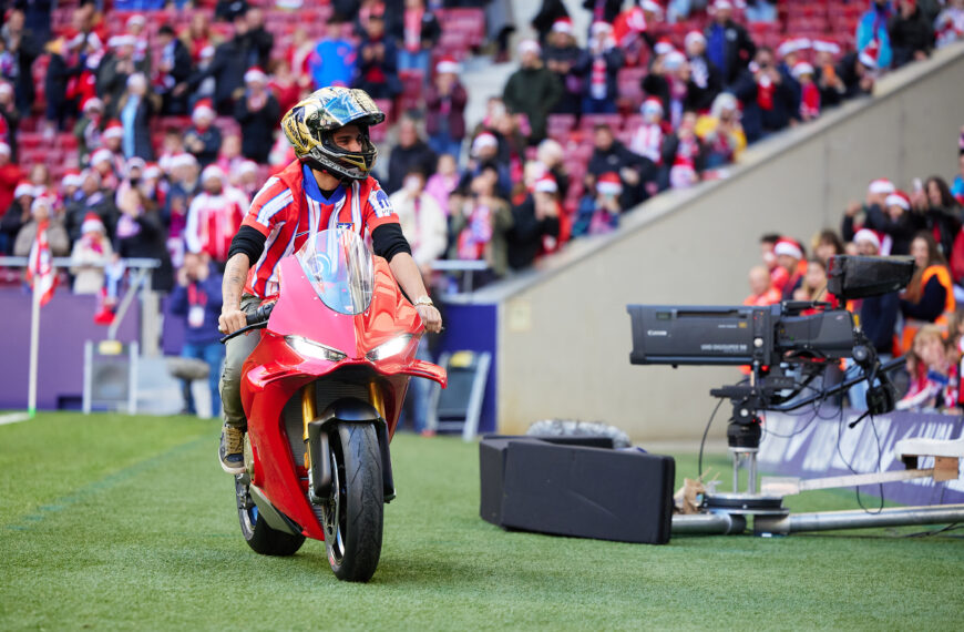 Az Atletico-stadionban motorozott a MotoGP-világbajnok