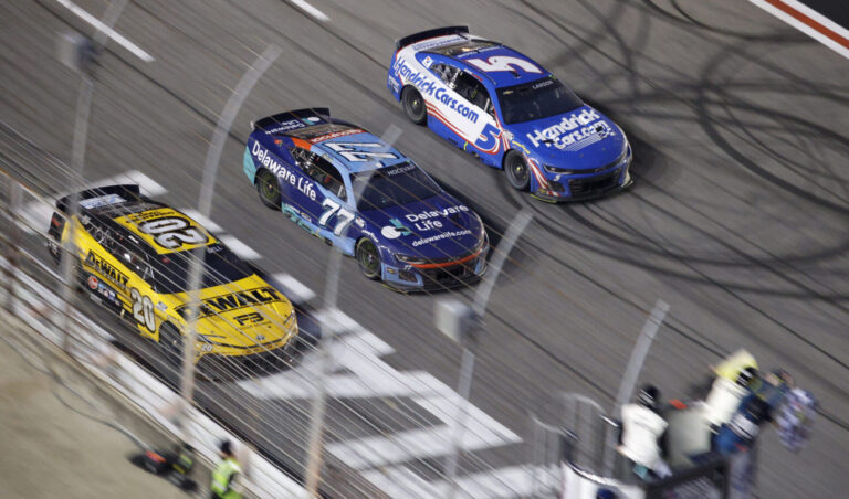 Egy este, két NASCAR-futam az ARENA4-en és a NET4+ streamingen