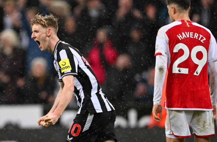 A Newcastle 4–0-val ejtette ki az Arsenalt