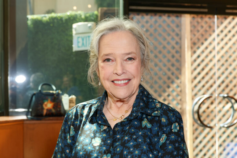 Kathy Bates azóta is szomorú, amiért nem volt erőszakosabb minden idők egyik legerőszakosabb filmje