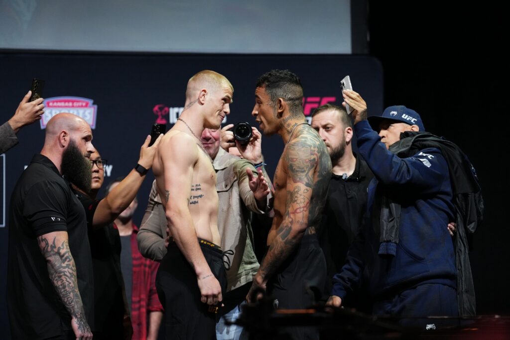 Látványos váltósúlyú összecsapás várható a hajnali UFC-gálán