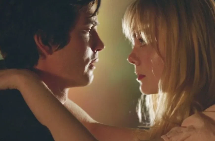 Sidney Hall eltűnik, Elle Fanning feltűnik