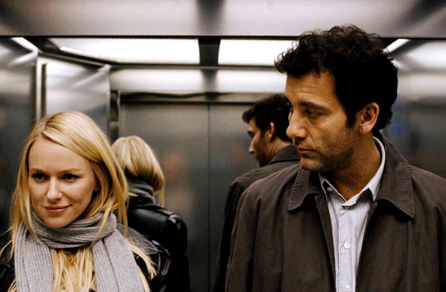 Clive Owen és Naomi Watts együtt mentik meg a világot