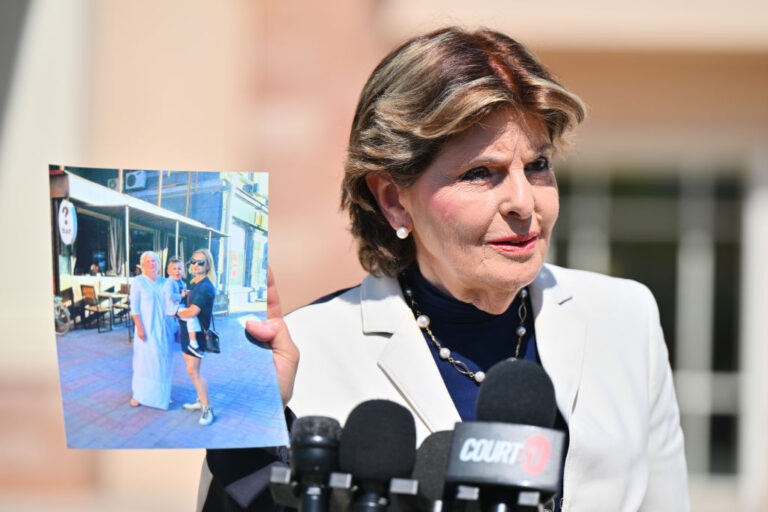 A forgatáson meghalt Halyna Hutchins szülei szeretnék, ha sokan látnák lányuk utolsó munkáját