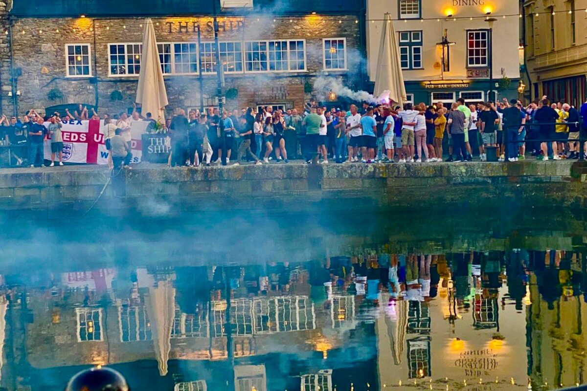 Bajnok a Leeds, a Bristol és a…