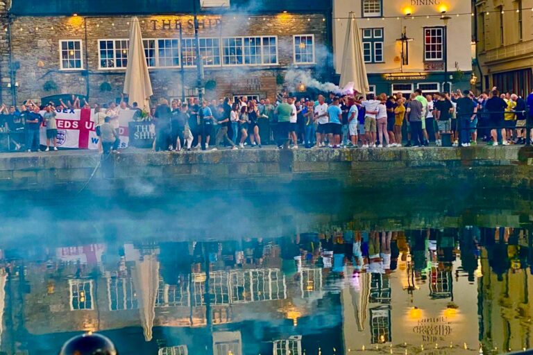 Bajnok a Leeds, a Bristol és a Coventry futott be a rájátszásba