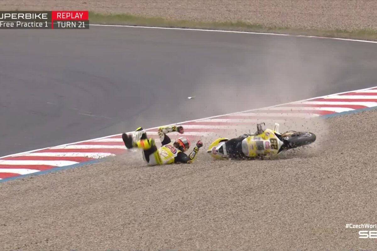 Nagy bukások a cseh Superbike nyitónapján