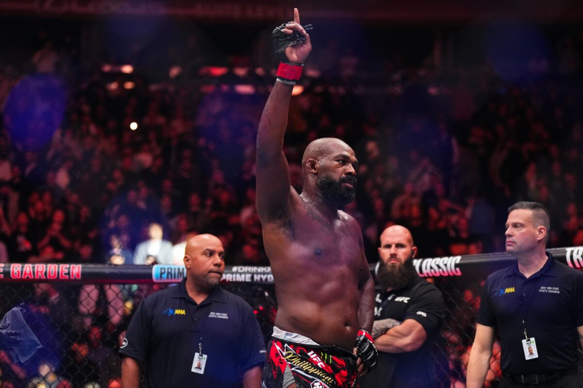 Visszavonult a UFC nehézsúlyú bajnoka