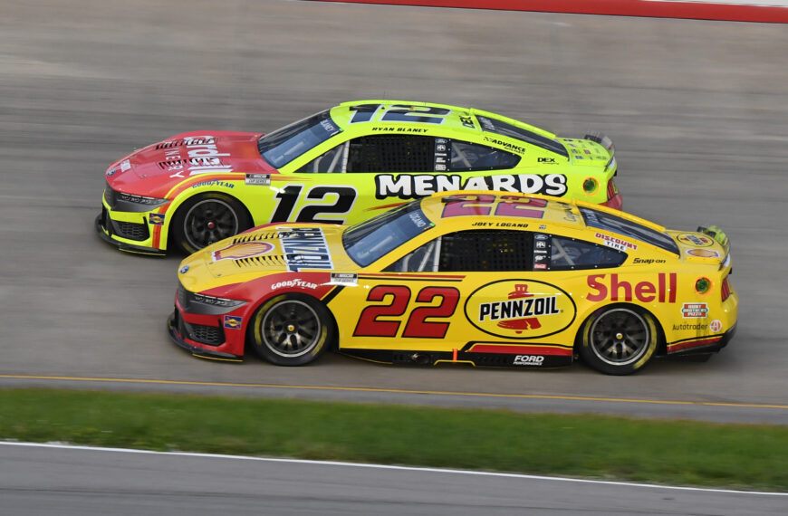 Újabb menő csatlakozott a NASCAR-rájátszáshoz