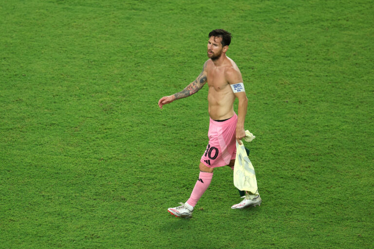 33/33 továbbjutás a ma 38 éves Messitől, jöhet a PSG