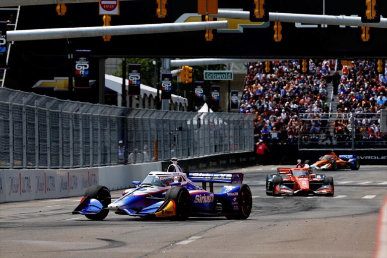 Végül mindkét pilóta megúszta a vasárnapi IndyCar-balesetet