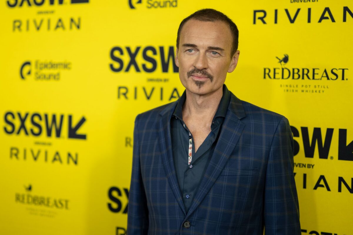 Elhunyt Julian McMahon