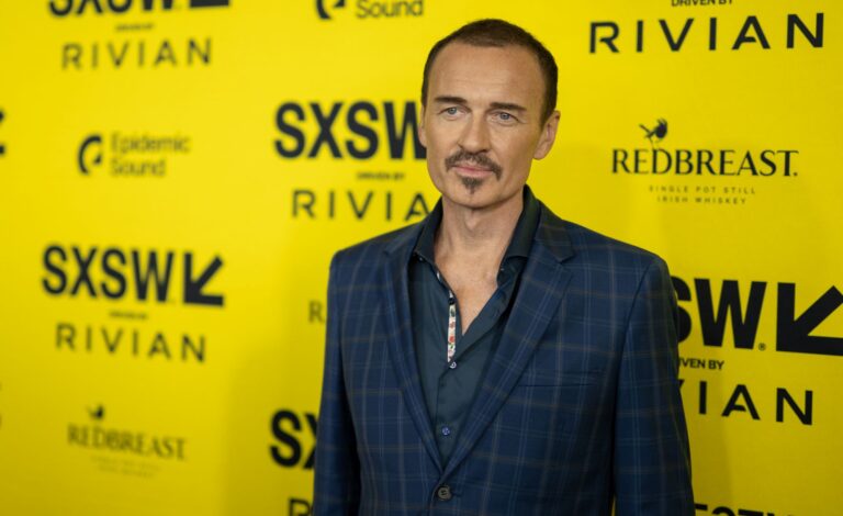 Elhunyt Julian McMahon