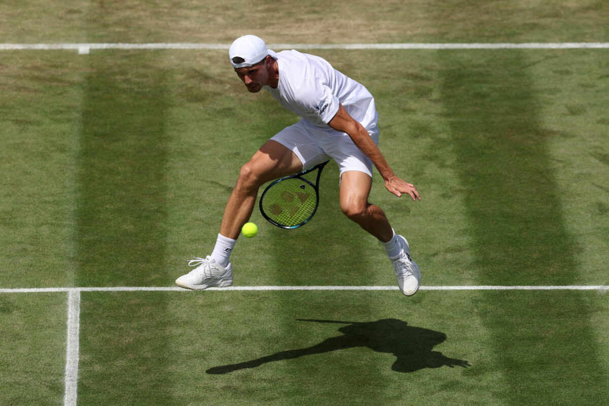 Fucsovics Márton megnyerte egyszettes teniszmeccsét Wimbledonban, felállva…